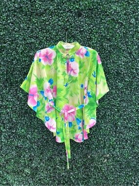 VINTAGE 70’s Tropical Green Floral poncho Top with Tie Belt from Hawaii.
